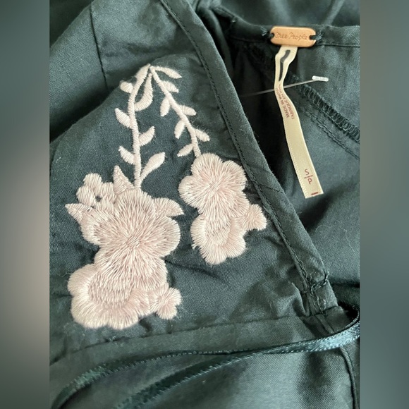 🆕 Free People Mia halter tunic in navy with pink embroidery size small - Picture 6 of 10